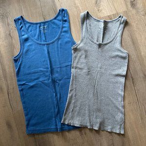 2/$10 Women Size Medium Tank Top Bundle